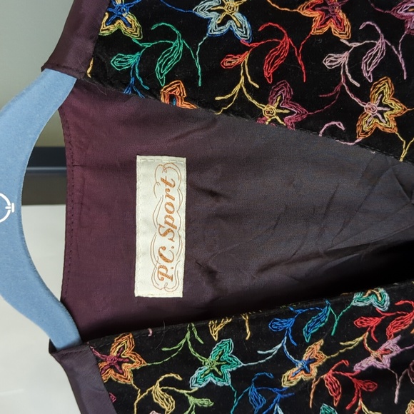 VTG embroidered vest. Size sm-med. - Picture 3 of 4